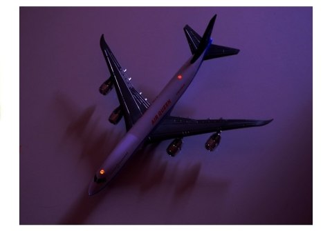 Samolot Pasażerski Jeździ Świeci Gra Biały 1:200 LEAN Toys