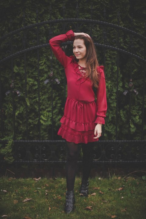 Sukienka Model Megan Bordo - Jersa Jersa