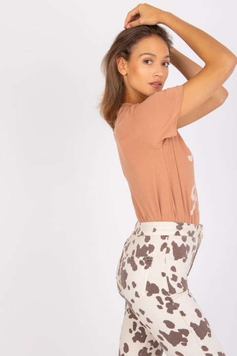T-shirt Damski Model FA-TS-7677.91P Camel - Fancy Fancy T-shirt Damski Model FA-TS-7677.91P Camel - Fancy Fancy