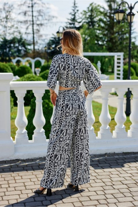 Bluzka Model Amber BLU0182 W25 Black - Roco Fashion Roco Fashion Bluzka Model Amber BLU0182 W25 Black - Roco Fashion Roco Fashion