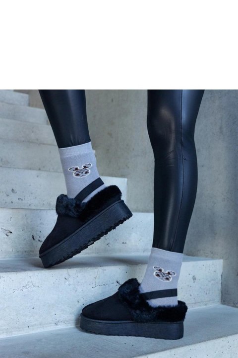 Czarne kapcie na platformie ozdobione futerkiem i z gumką przy pięcie Frank - Solea Solea Czarne kapcie na platformie ozdobione futerkiem i z gumką przy pięcie Frank - Solea Solea