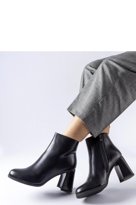 Czarne ocieplane botki z ozdobnym obcasem Clivi - Solea Solea