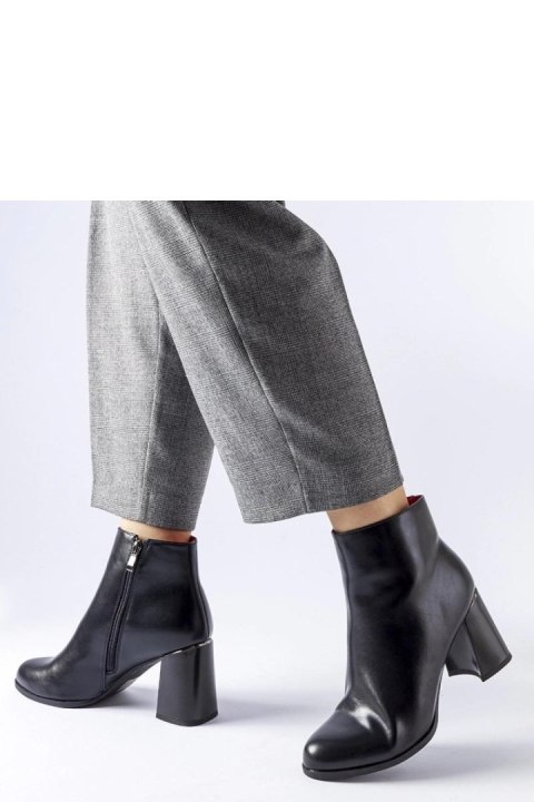 Czarne ocieplane botki z ozdobnym obcasem Clivi - Solea Solea