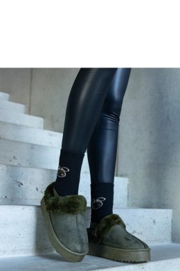 Zielone kapcie na platformie ozdobione futerkiem i z gumką przy pięcie Frank - Solea Solea