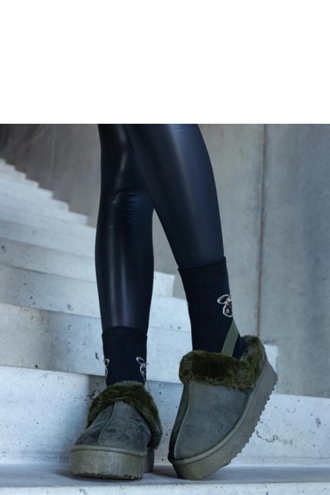 Zielone kapcie na platformie ozdobione futerkiem i z gumką przy pięcie Frank - Solea Solea Zielone kapcie na platformie ozdobione futerkiem i z gumką przy pięcie Frank - Solea Solea