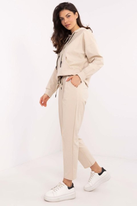 Spodnie Komplet Model MI-KMPL-M6125.58P Beige - Italy Moda Italy Moda Spodnie Komplet Model MI-KMPL-M6125.58P Beige - Italy Moda Italy Moda