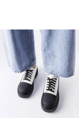 Białe półbuty na płaskim obcasie Merico - Solea Solea