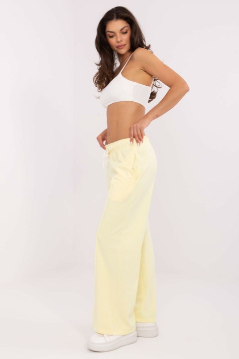 Spodnie dresowe Model RV-DR-A748.72 Light Yellow - Relevance Relevance Spodnie dresowe Model RV-DR-A748.72 Light Yellow - Relevance Relevance