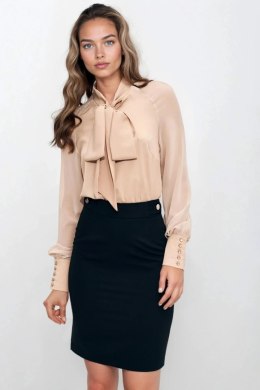 Delikatna beżowa bluzka z szarfą B182 Beige - Nife Nife