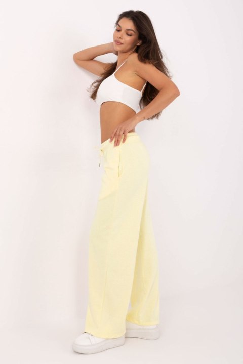 Spodnie Dresowe Model RV-DR-A590.08 Light Yellow - Relevance Relevance Spodnie Dresowe Model RV-DR-A590.08 Light Yellow - Relevance Relevance