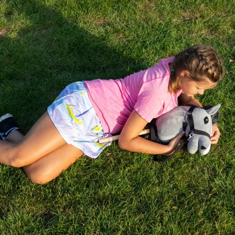 HOBBY HORSE SKIPPI - KOŃ NA KIJU - SZARY A4 - PREZENT DLA DZIECKA HOBBY HORSE SKIPPI - KOŃ NA KIJU - SZARY A4 - PREZENT DLA DZIECKA