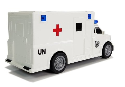 Auto Ambulans z napędem Karetka Pogotowia 1:20 z dźwiękiem LEAN Toys Auto Ambulans z napędem Karetka Pogotowia 1:20 z dźwiękiem LEAN Toys