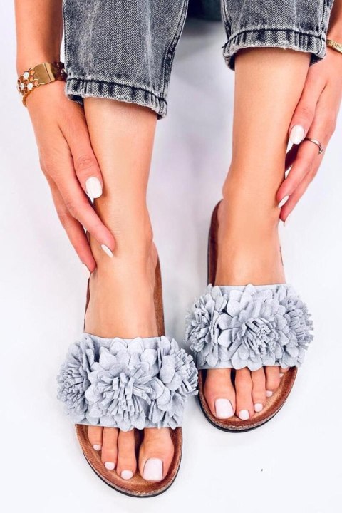 Sandał Klapki korkowe z kwiatami SEBILL GREY - Inello Inello Sandał Klapki korkowe z kwiatami SEBILL GREY - Inello Inello